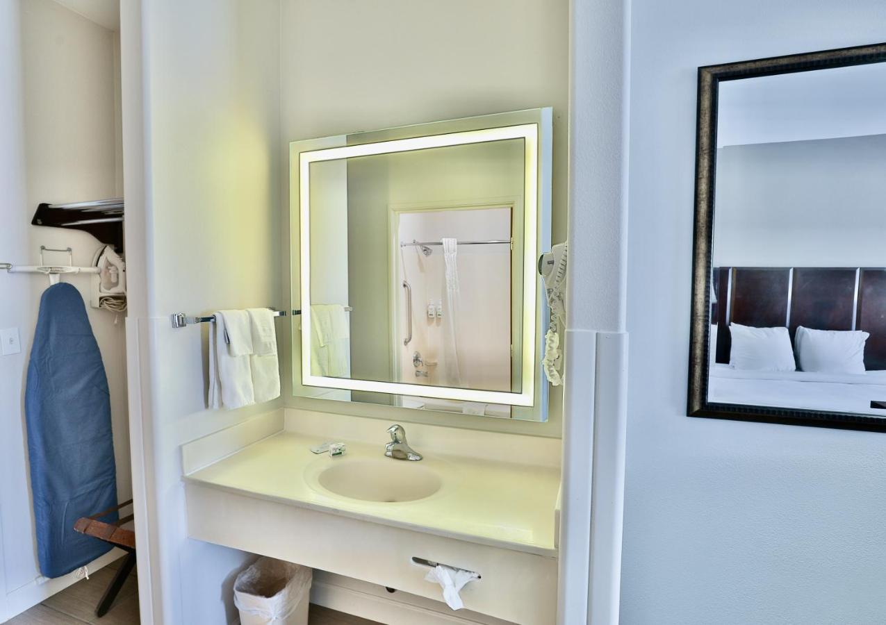 King Room - Non-Smoking at Baymont by Wyndham Tucson Airport