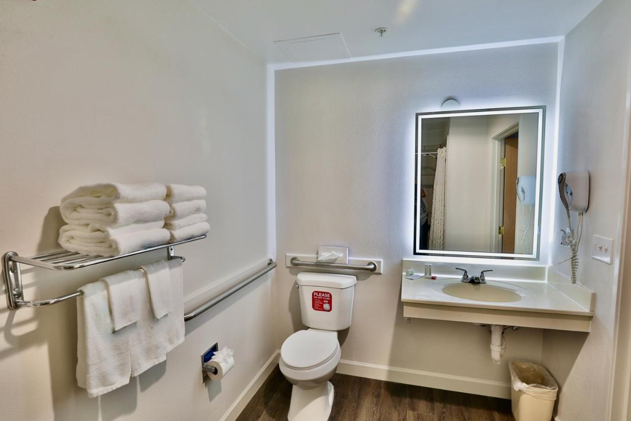 Queen Room - Disability Access at Baymont by Wyndham Tucson Airport