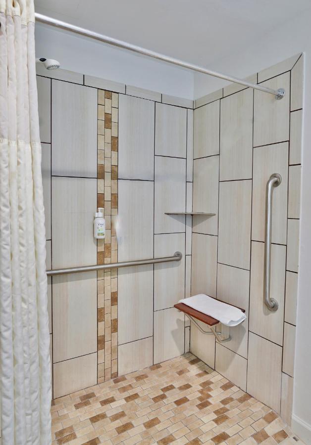 Queen Room - Disability Access at Baymont by Wyndham Tucson Airport