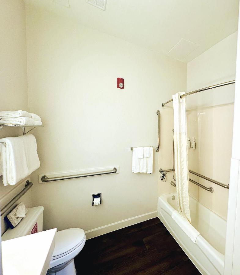Queen Room - Disability Access at Baymont by Wyndham Tucson Airport