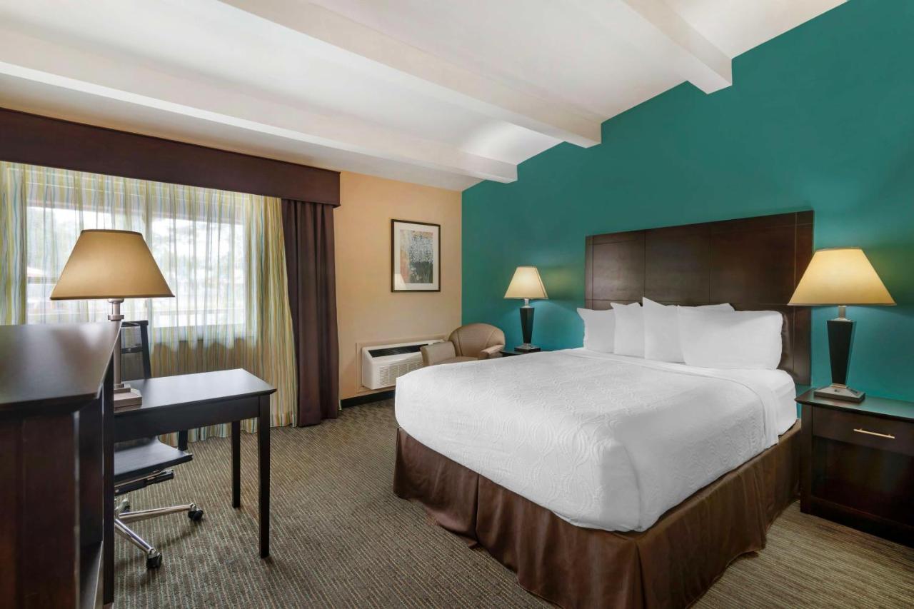 Queen Room - Non-Smoking at Best Western Plus Plattsburgh