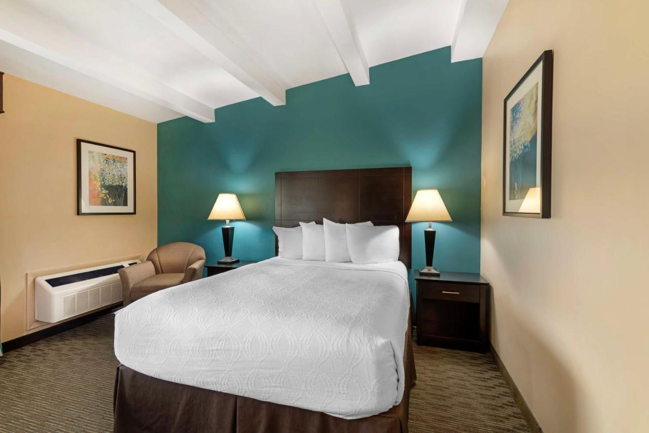 Queen Room - Non-Smoking at Best Western Plus Plattsburgh