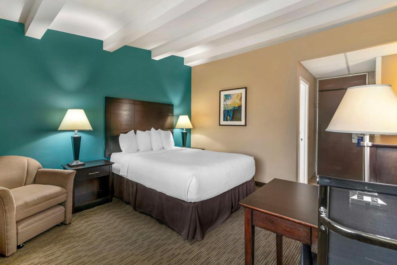 Queen Room - Non-Smoking at Best Western Plus Plattsburgh