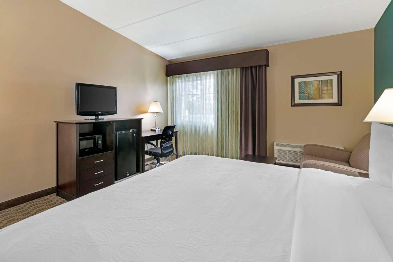 King Suite with Living Room and Spa Bath at Best Western Plus Plattsburgh