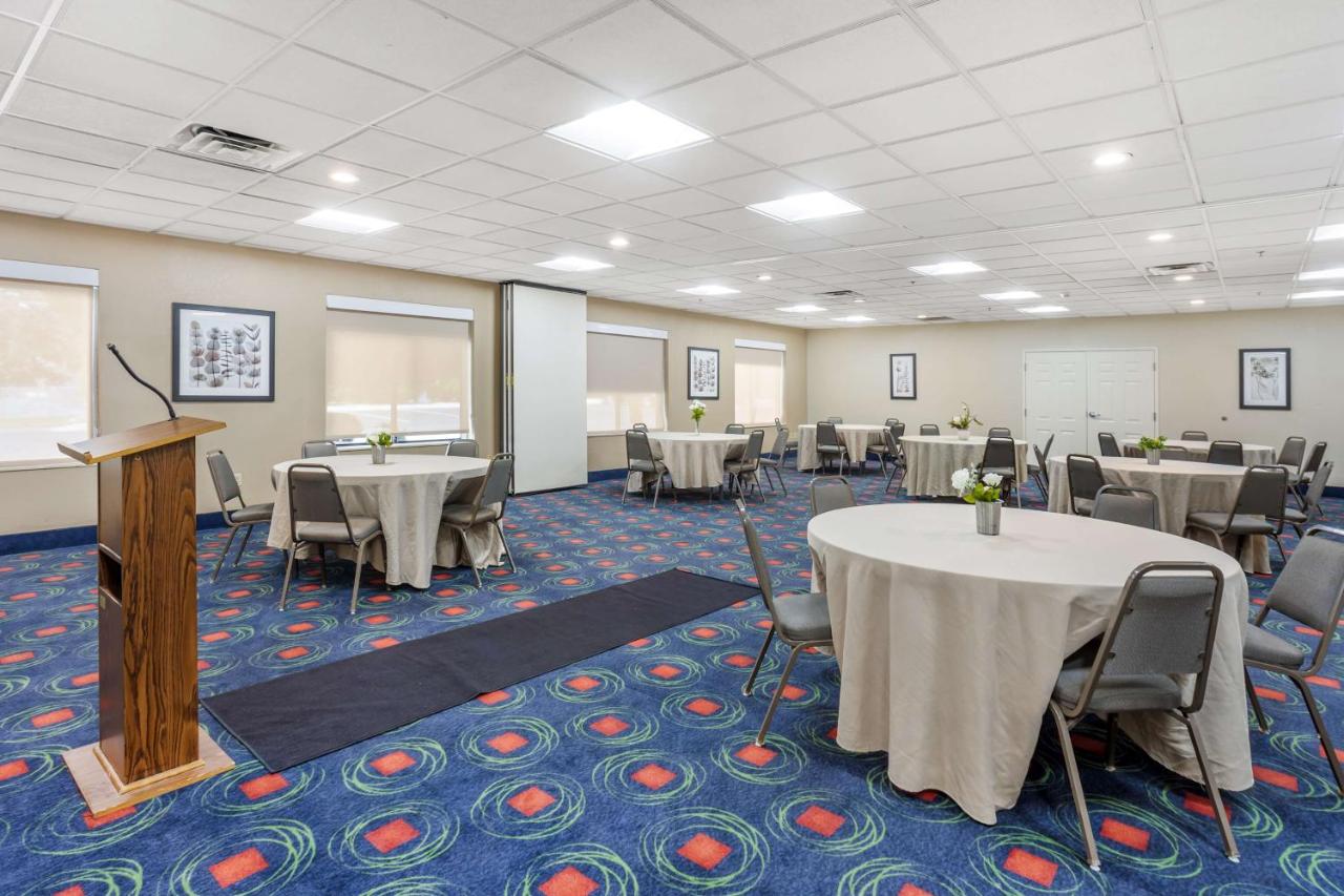 | Comfort Suites Grantville - Hershey North