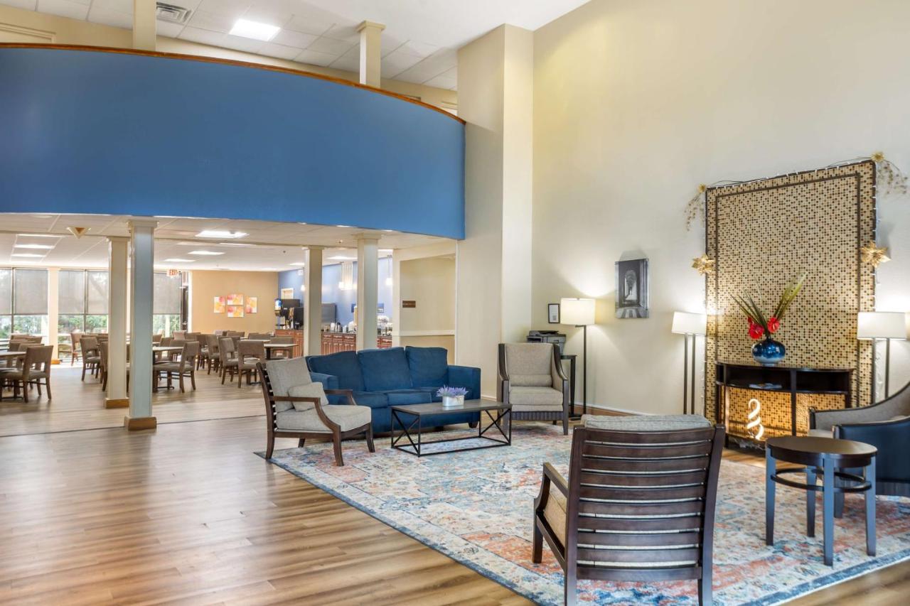 | Comfort Suites Grantville - Hershey North