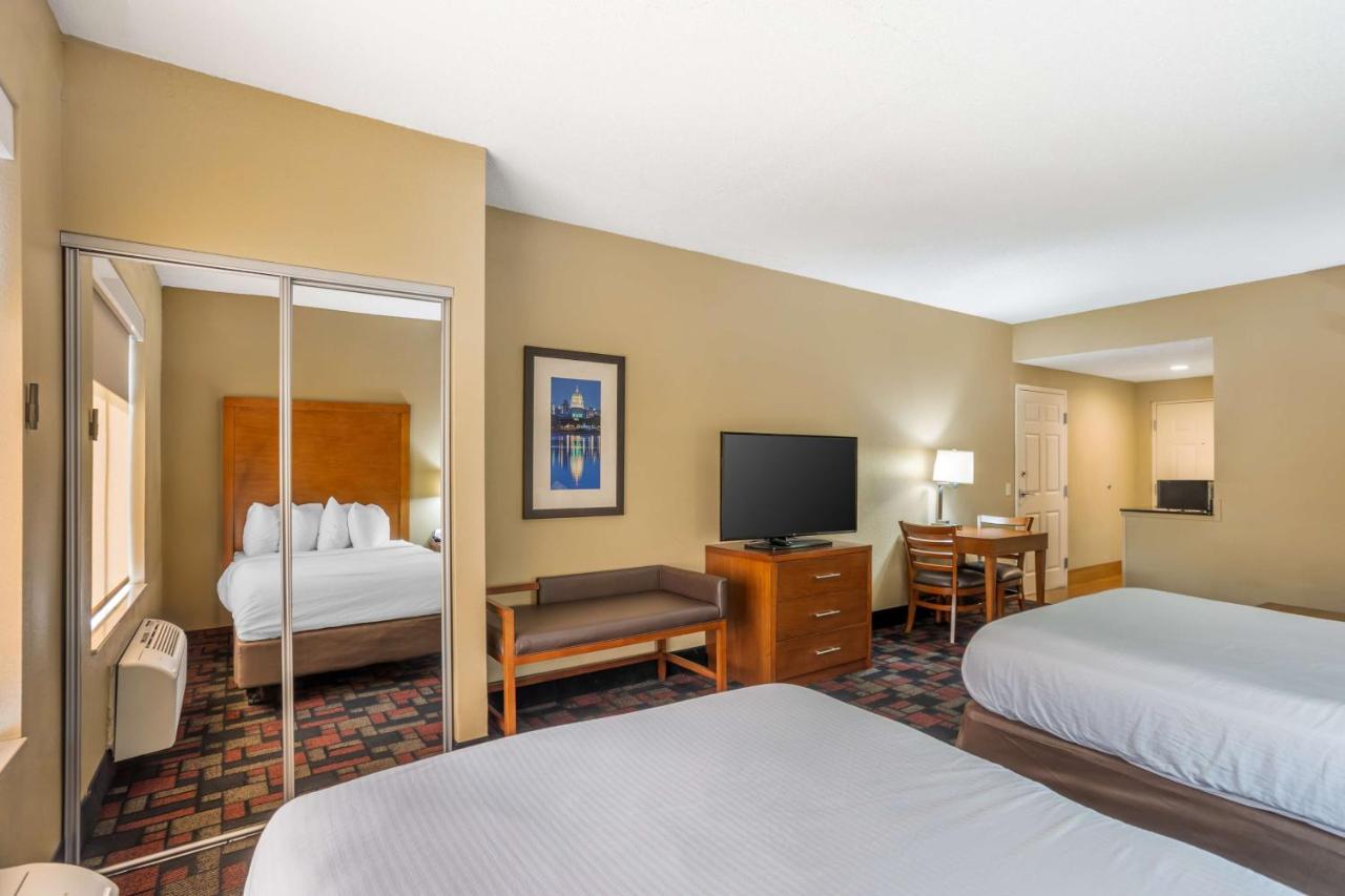 | Comfort Suites Grantville - Hershey North