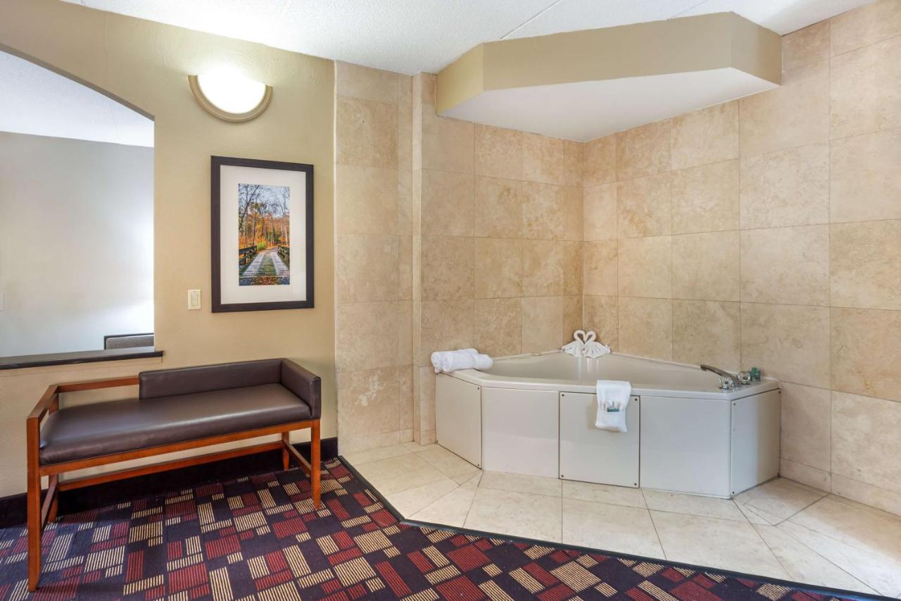 | Comfort Suites Grantville - Hershey North