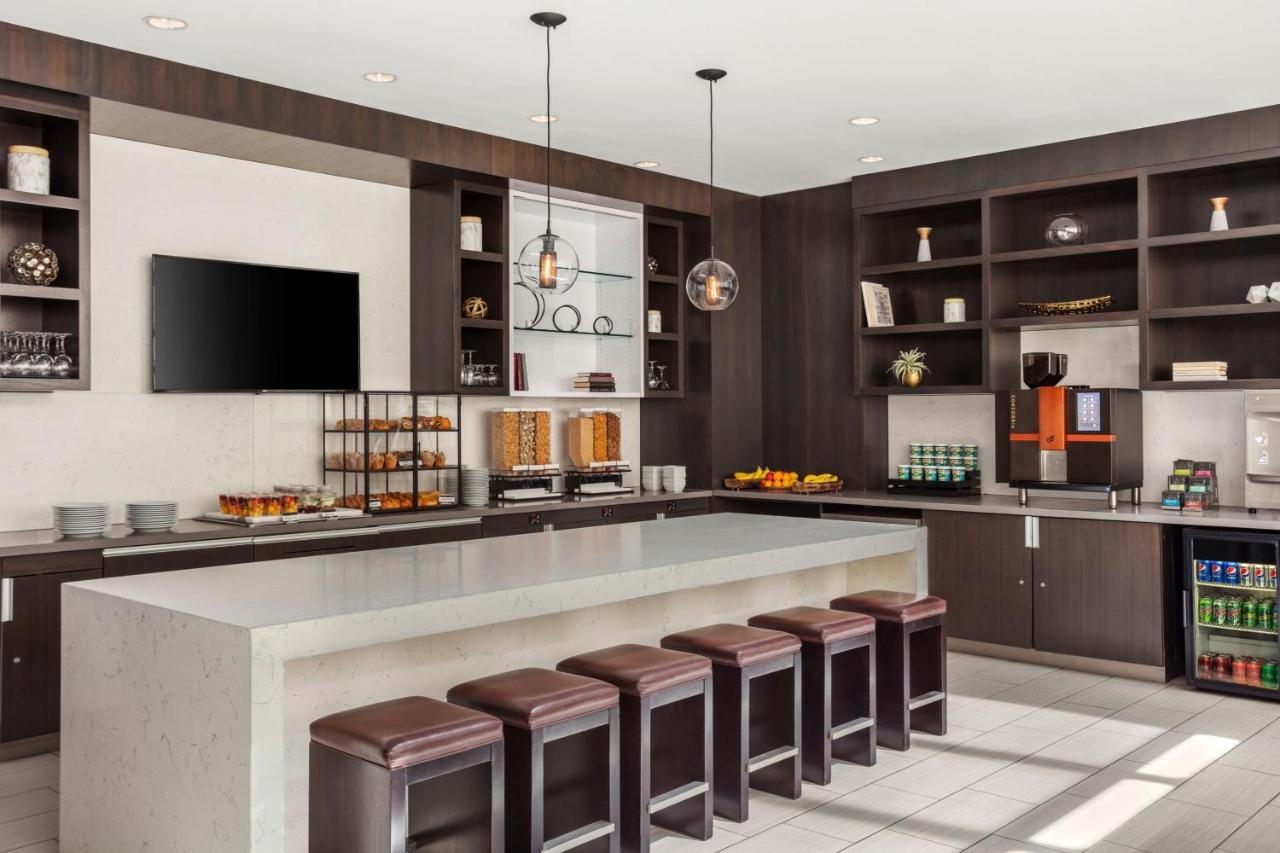 M Club Lounge Access, 1 King at Boston Marriott Cambridge