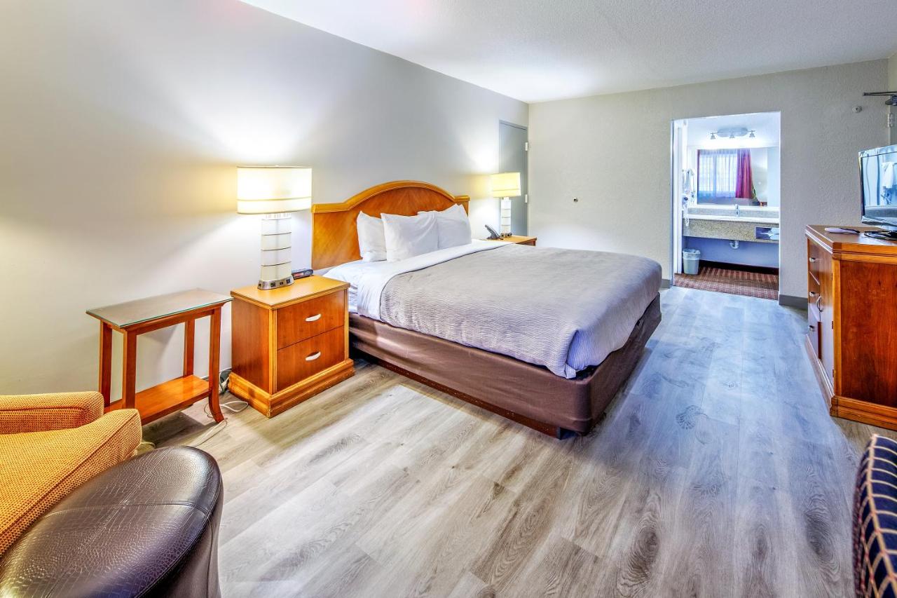 King Room - Non-Smoking at Quality Inn & Suites Lake Havasu City