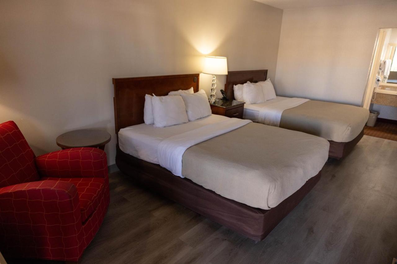 Queen Room with 2 Queen Beds - Ground Floor at Quality Inn & Suites Lake Havasu City