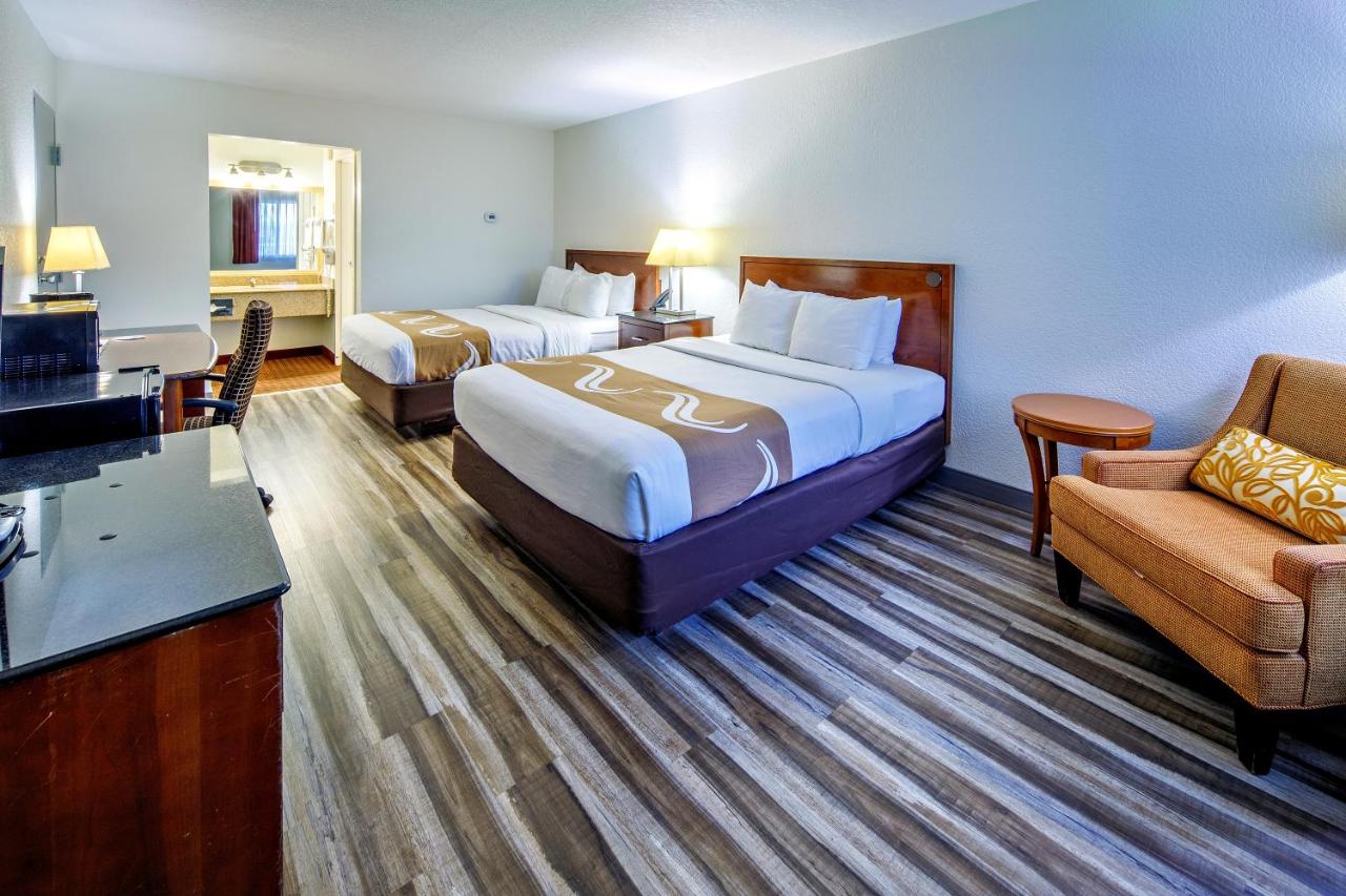 Queen Room - Non-Smoking at Quality Inn & Suites Lake Havasu City