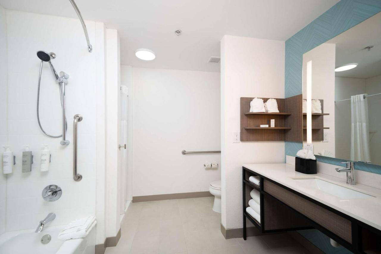 King Room with Bath Tub - Disability Access at Hilton Garden Inn Houston/Clear Lake NASA