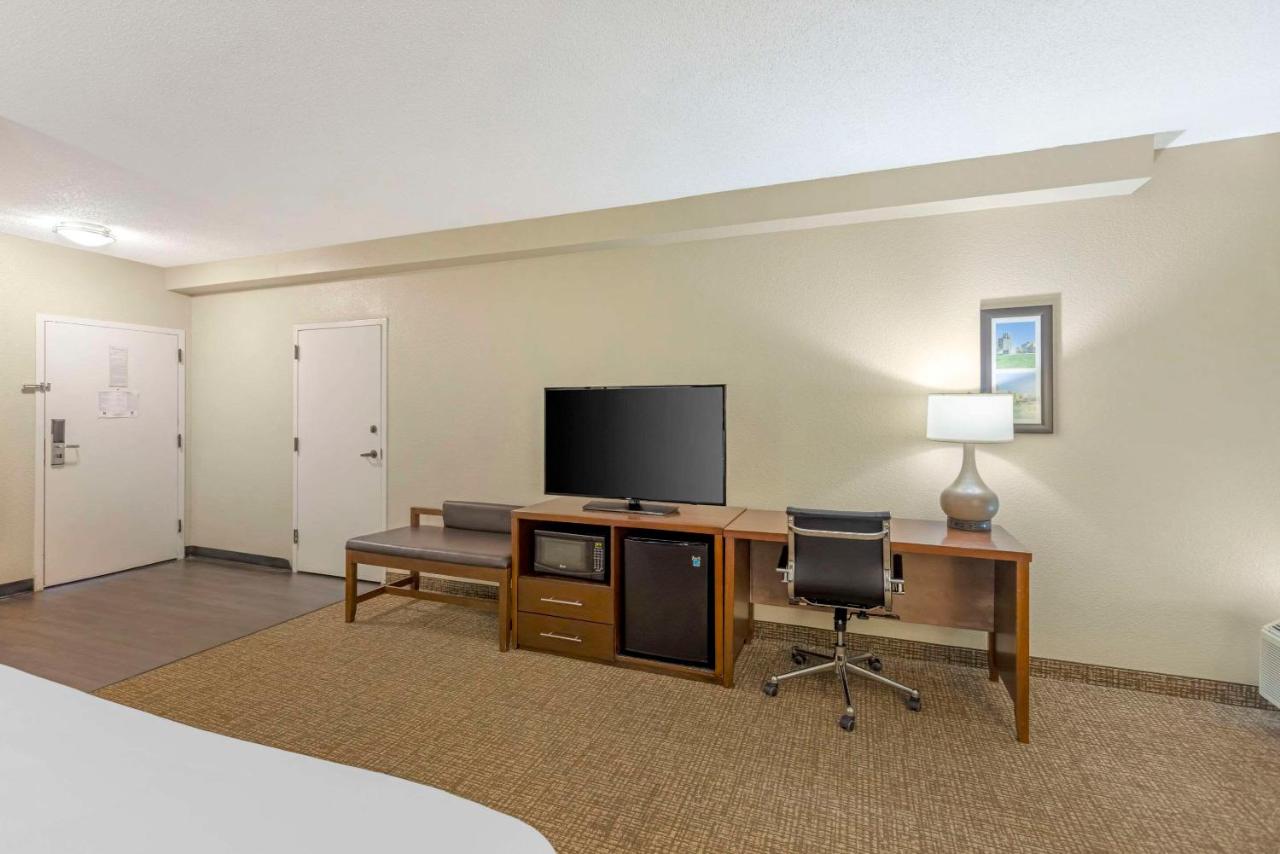 King Room - Non-Smoking at Comfort Inn Meridian - Bonita Lakes