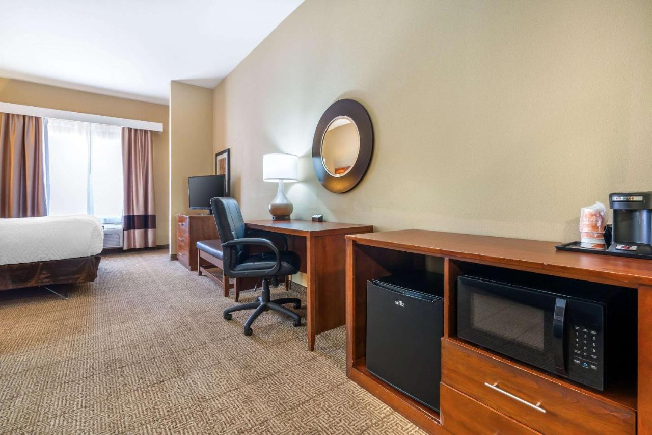 King Suite withRoll-In Shower - Accessible/Non-Smoking at Comfort Suites Gallup East Route 66 and I-40