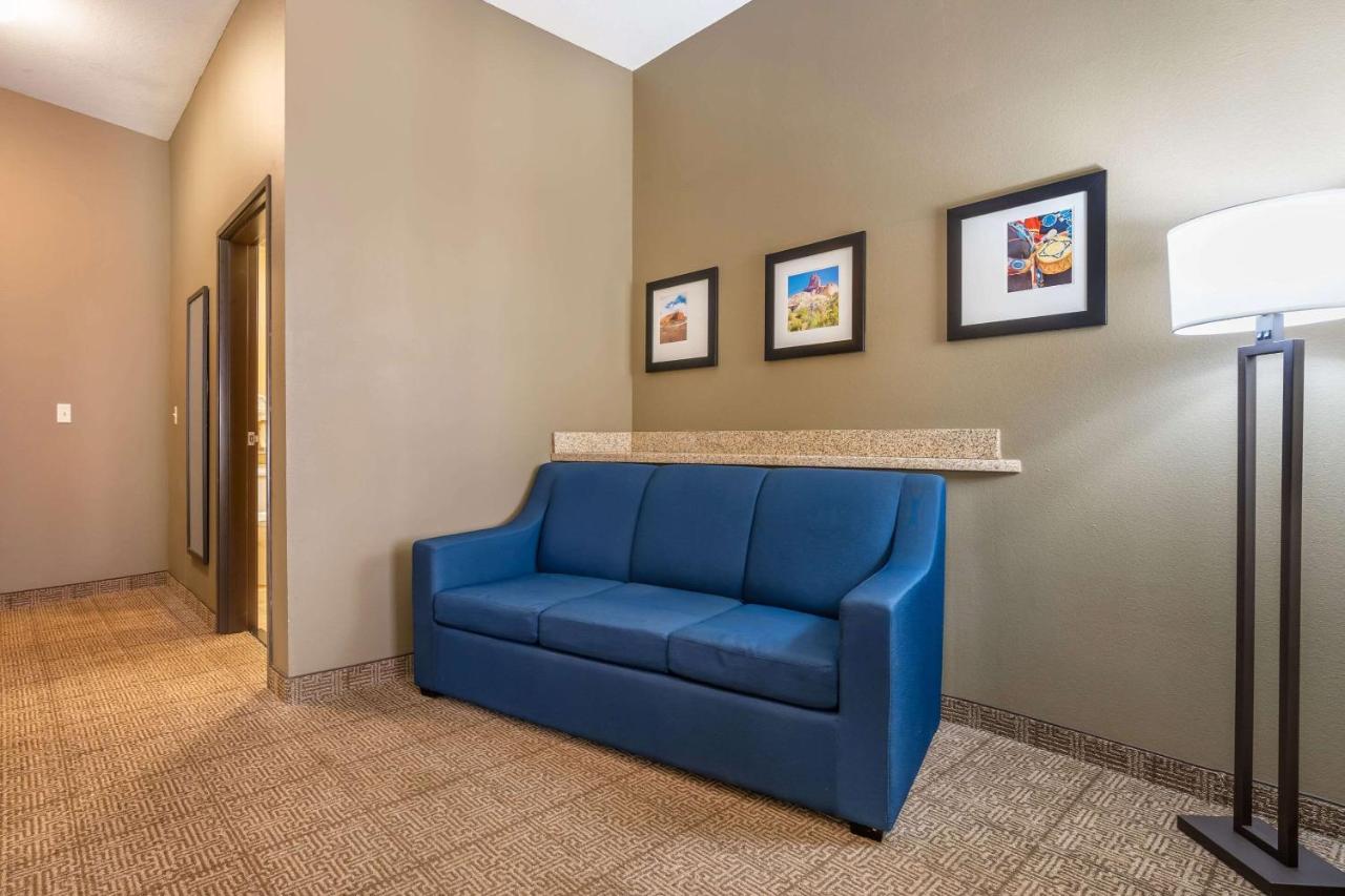 King Suite withRoll-In Shower - Accessible/Non-Smoking at Comfort Suites Gallup East Route 66 and I-40
