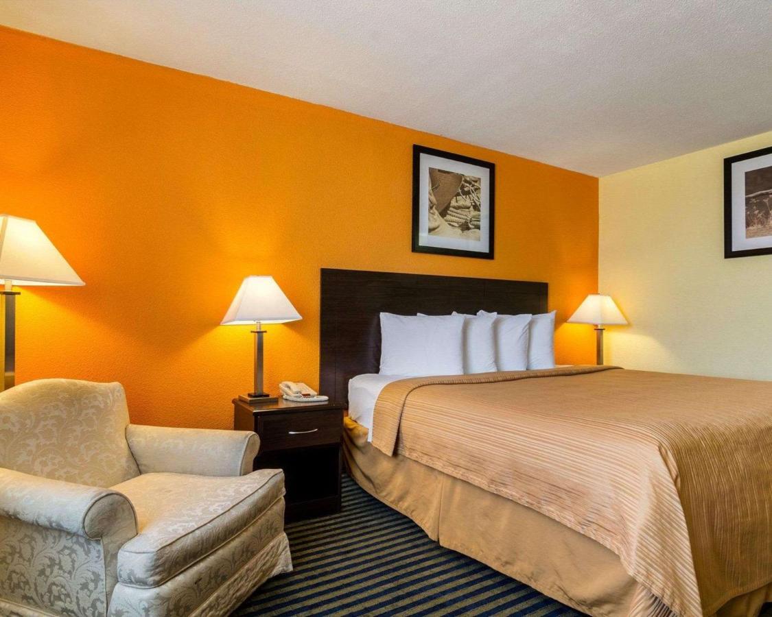 King Room - Non-Smoking at Quality Inn Liberal