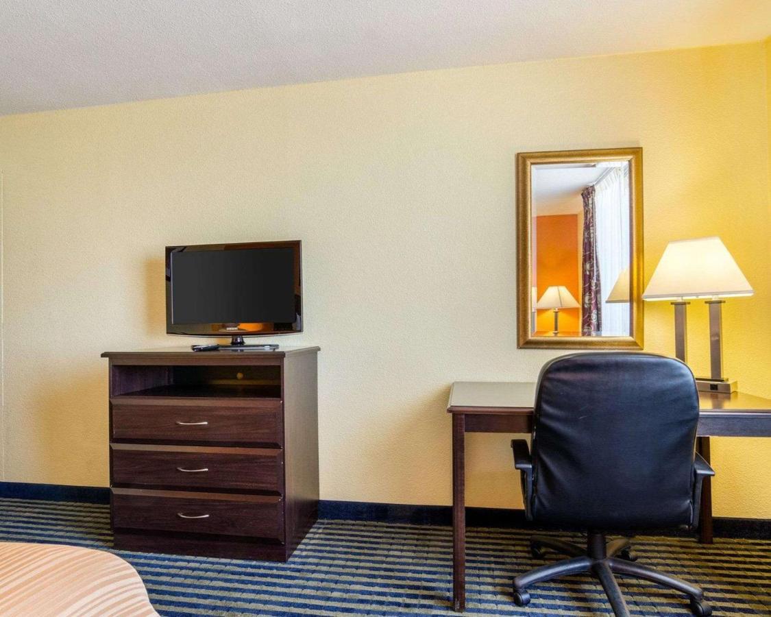 King Room - Non-Smoking at Quality Inn Liberal