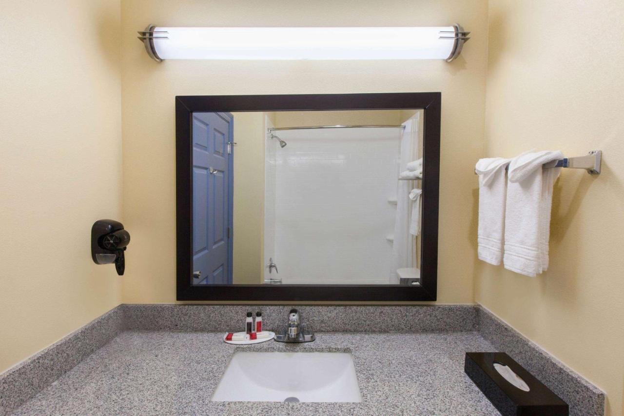 1 King Bed, Kitchenette at Days Inn by Wyndham Baton Rouge Airport