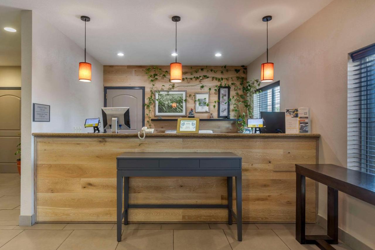 | Country Inn & Suites by Radisson, St. Peters, MO