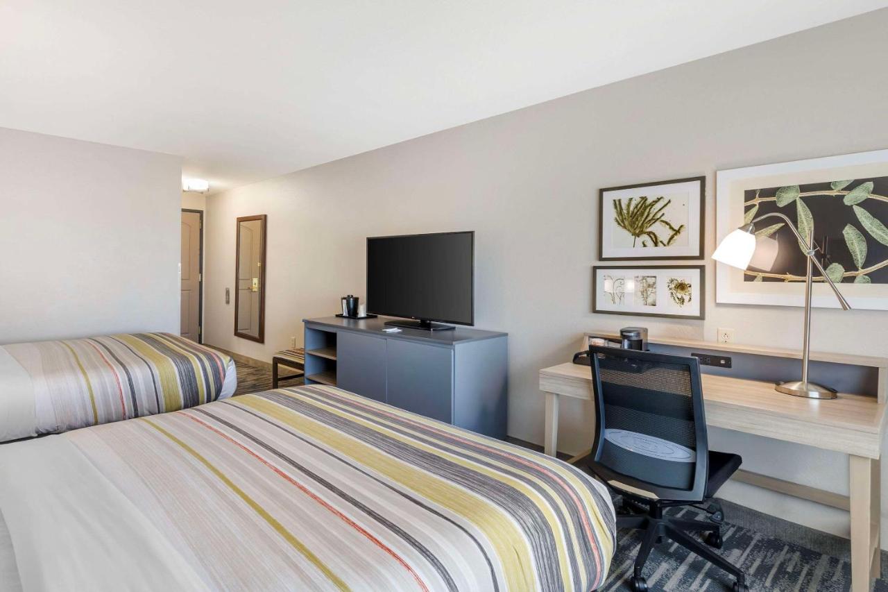 | Country Inn & Suites by Radisson, St. Peters, MO