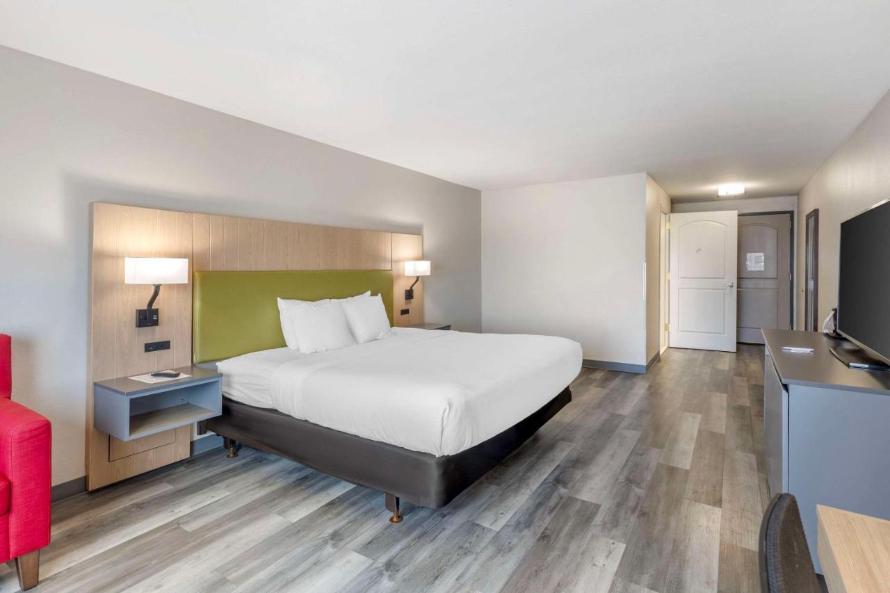 King Room - Disability Access/Non-Smoking at Country Inn & Suites by Radisson, St. Peters, MO
