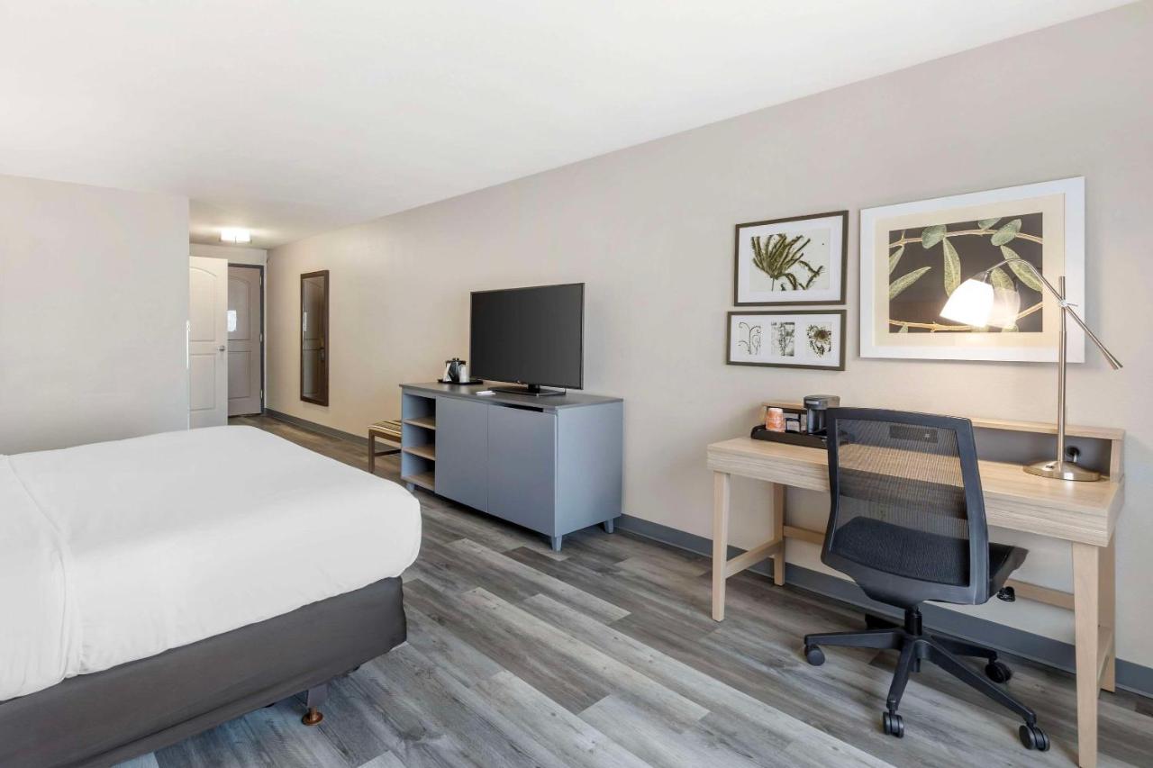 | Country Inn & Suites by Radisson, St. Peters, MO