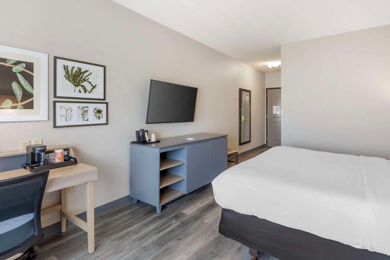 | Country Inn & Suites by Radisson, St. Peters, MO