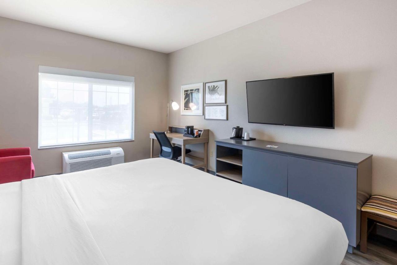 | Country Inn & Suites by Radisson, St. Peters, MO