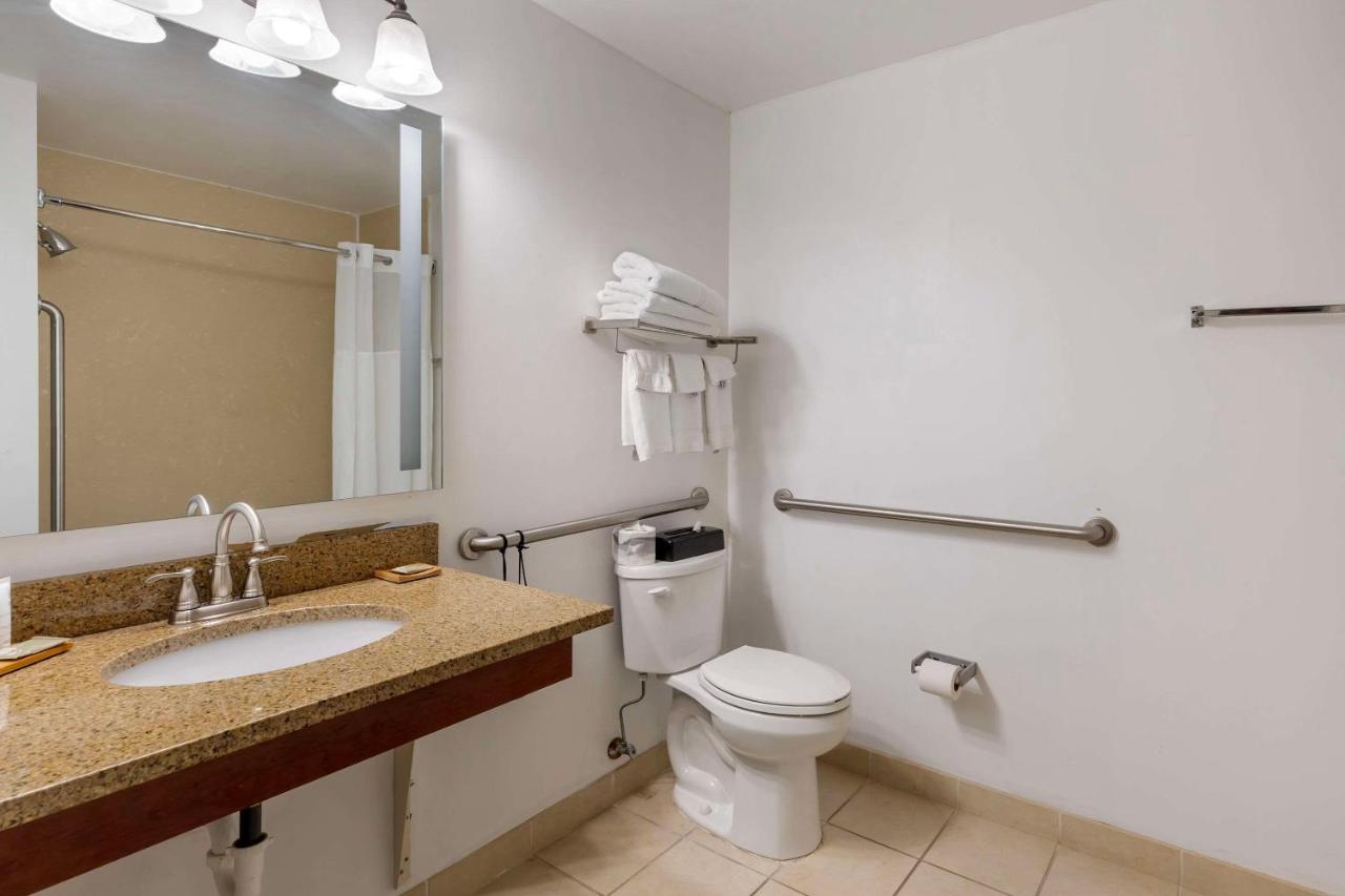 | Country Inn & Suites by Radisson, St. Peters, MO