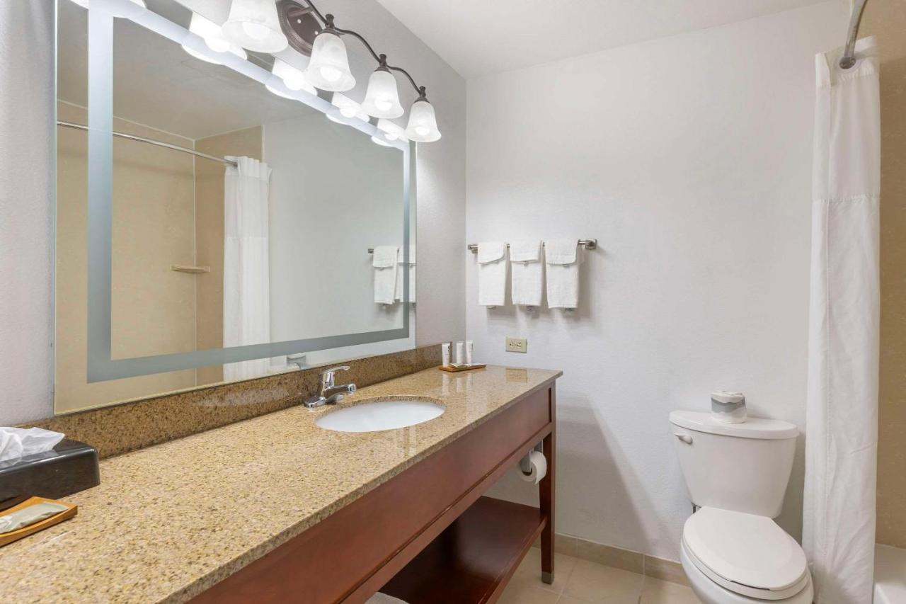 | Country Inn & Suites by Radisson, St. Peters, MO