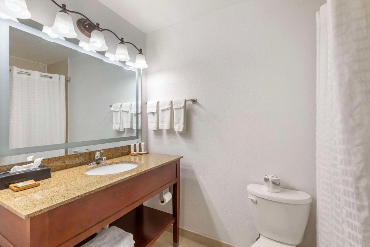 | Country Inn & Suites by Radisson, St. Peters, MO