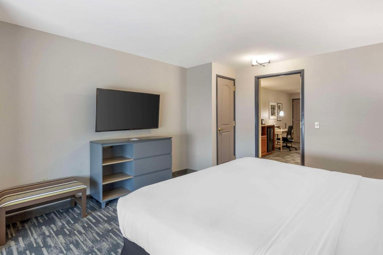 | Country Inn & Suites by Radisson, St. Peters, MO