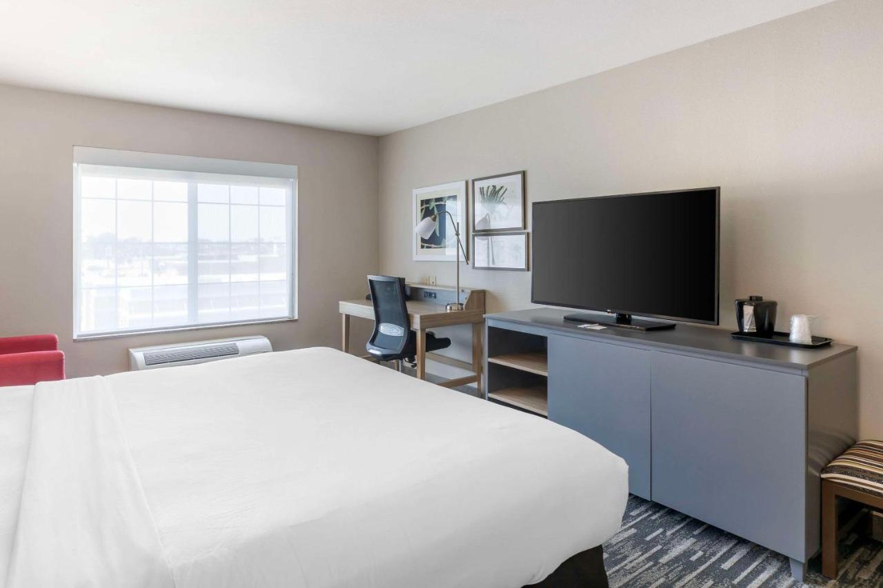 | Country Inn & Suites by Radisson, St. Peters, MO