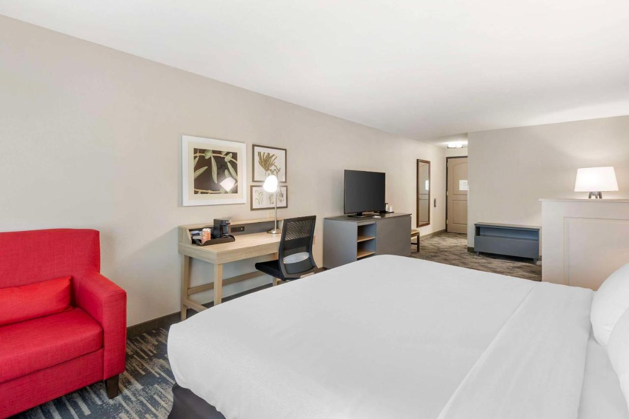 | Country Inn & Suites by Radisson, St. Peters, MO