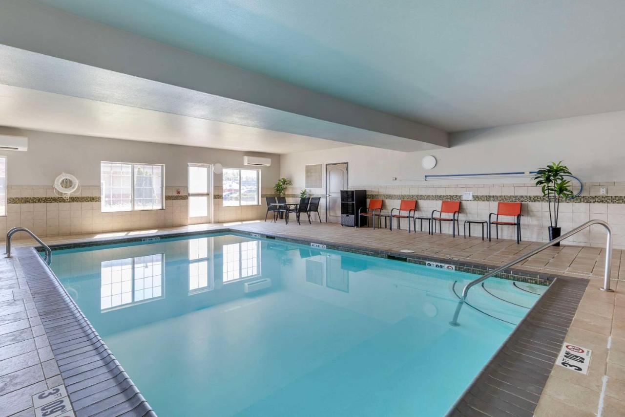 | Country Inn & Suites by Radisson, St. Peters, MO