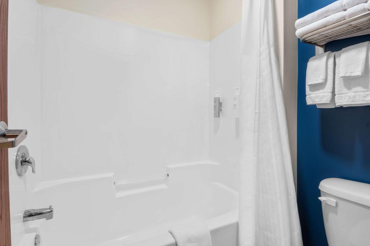 Room #47069704 at Spark by Hilton Minot