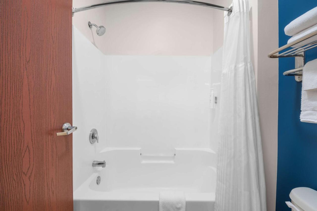 Room #47069704 at Spark by Hilton Minot