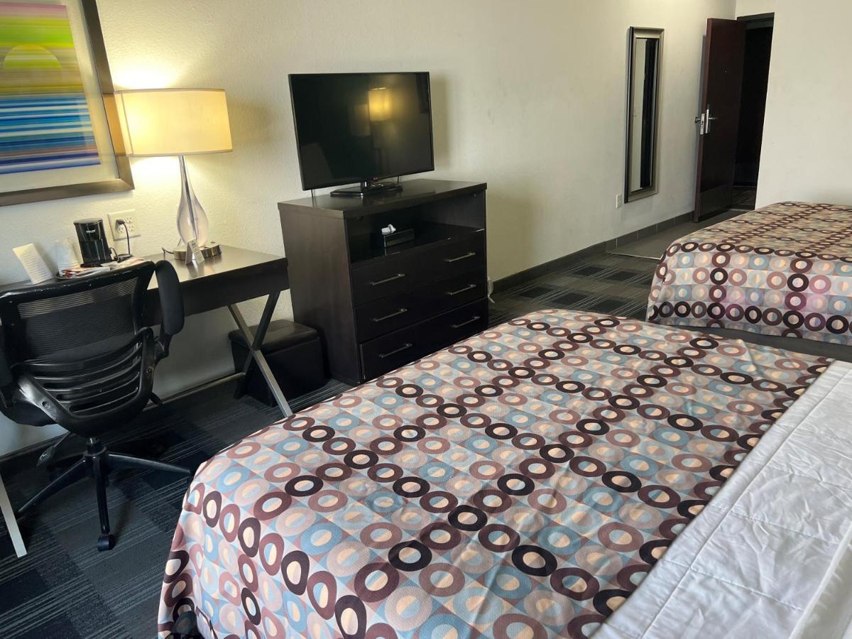 Queen Room with Two Queen Beds - Non-Smoking at Days Inn by Wyndham Alva
