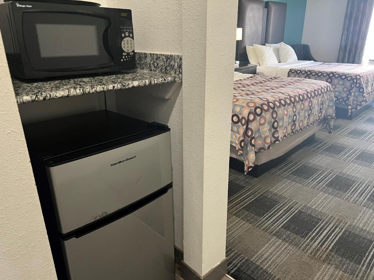 Queen Room with Two Queen Beds - Non-Smoking at Days Inn by Wyndham Alva