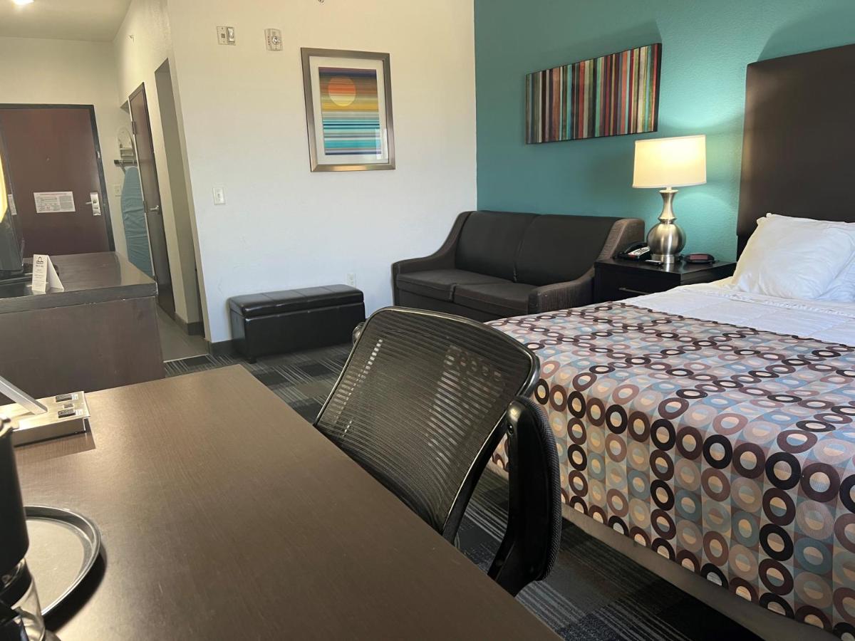 King Room - Disability Access/Non-Smoking at Days Inn by Wyndham Alva