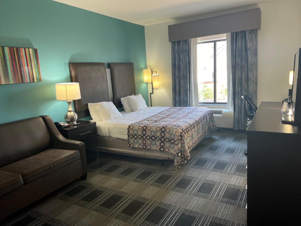 King Room - Disability Access/Non-Smoking at Days Inn by Wyndham Alva