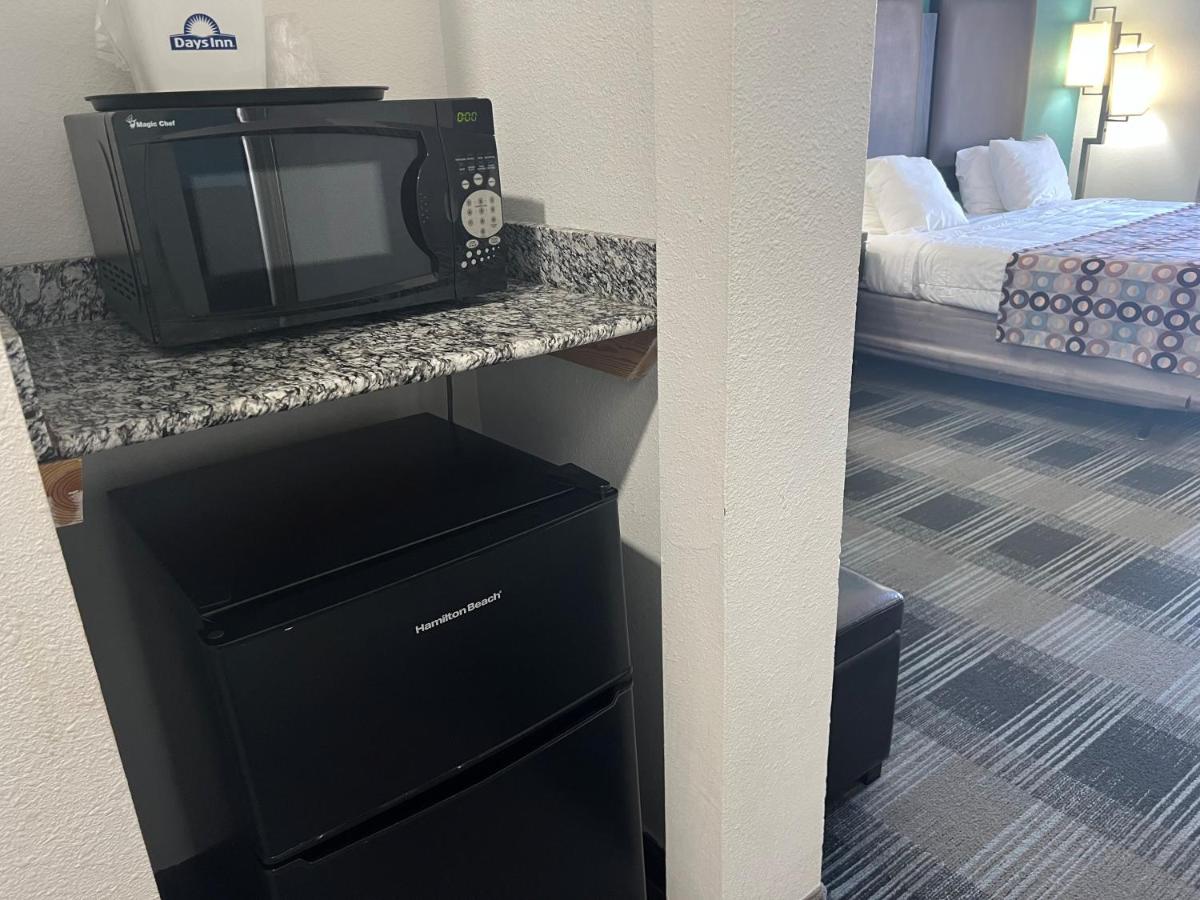 King Room - Disability Access/Non-Smoking at Days Inn by Wyndham Alva