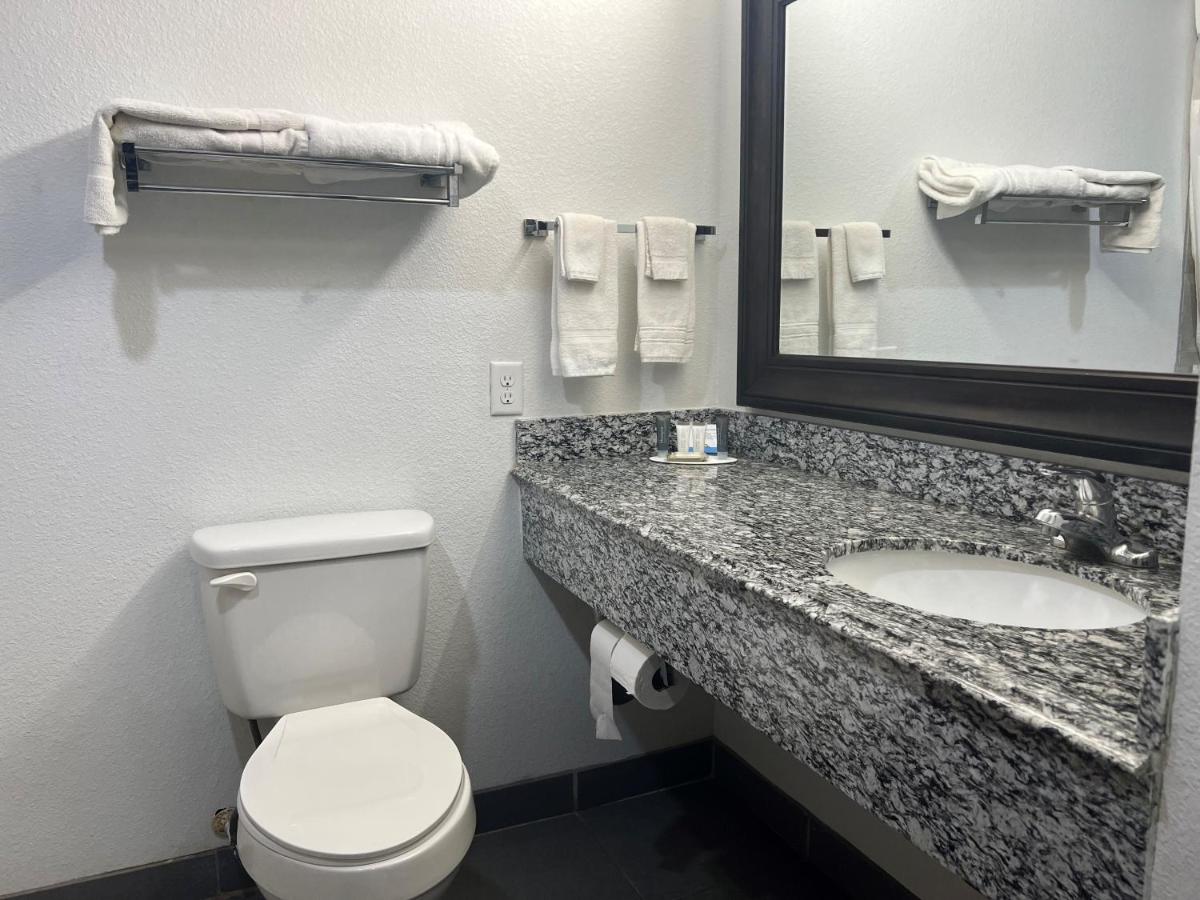 Queen Room with Two Queen Beds - Non-Smoking at Days Inn by Wyndham Alva