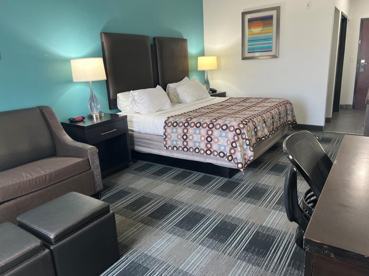 King Room - Non-Smoking at Days Inn by Wyndham Alva