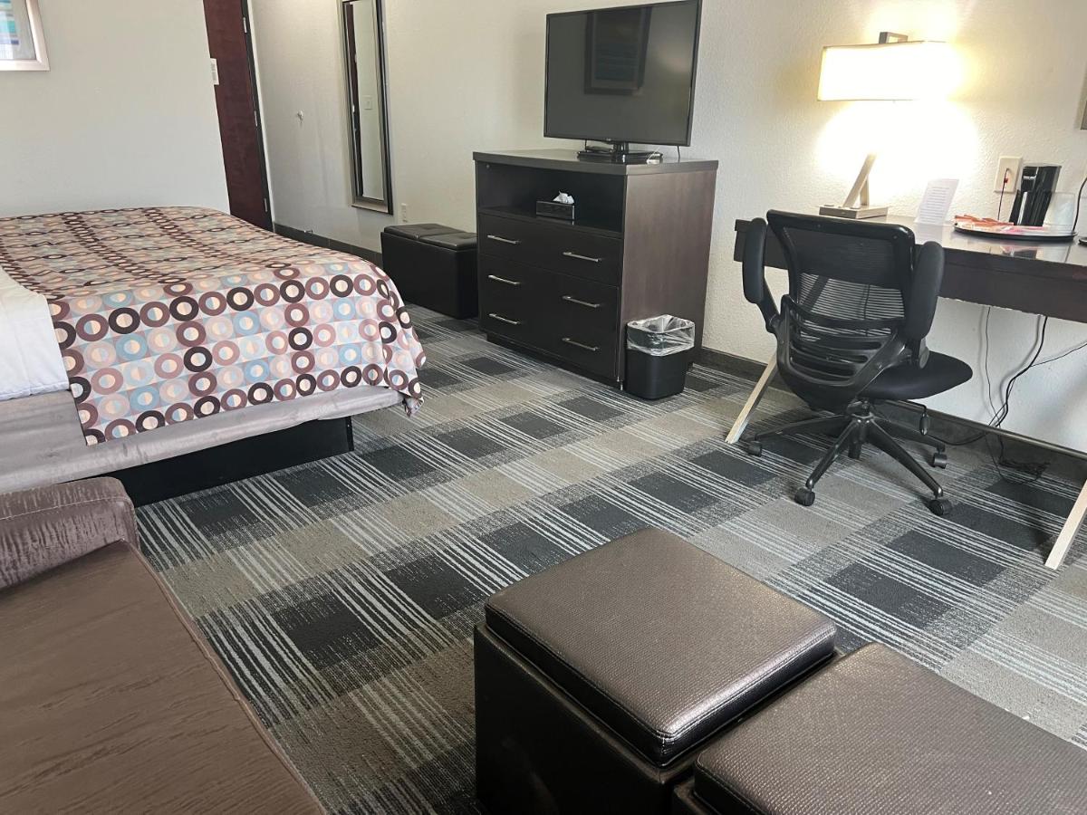 King Room - Non-Smoking at Days Inn by Wyndham Alva