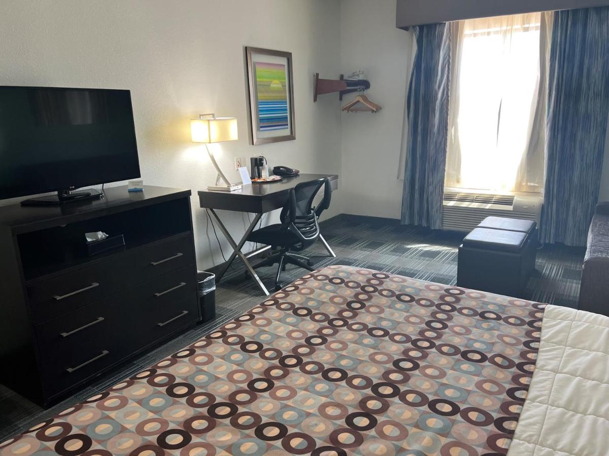 King Room - Non-Smoking at Days Inn by Wyndham Alva