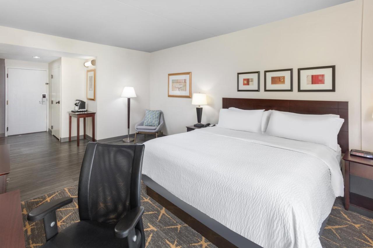 King Room - Hearing Accessible - Roll-in Shower at Holiday Inn Hotel & Suites Springfield - I-44, an IHG Hotel