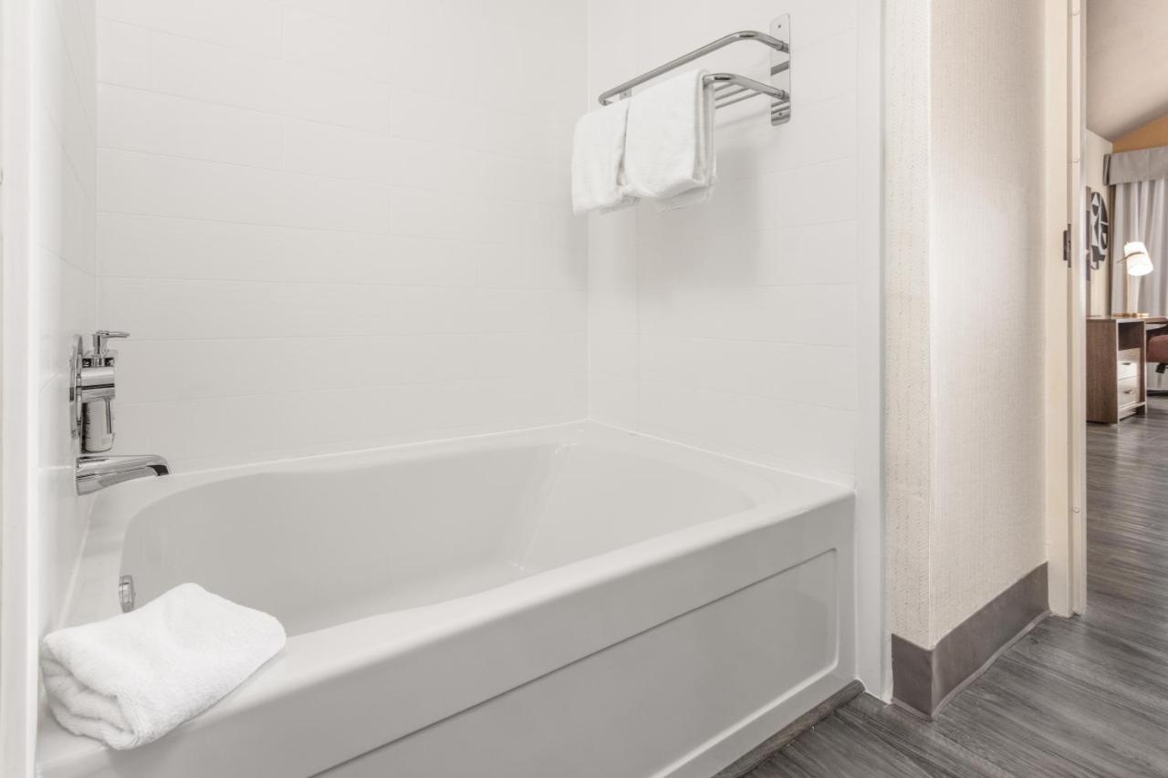  | Holiday Inn Hotel & Suites Springfield - I-44, an IHG Hotel