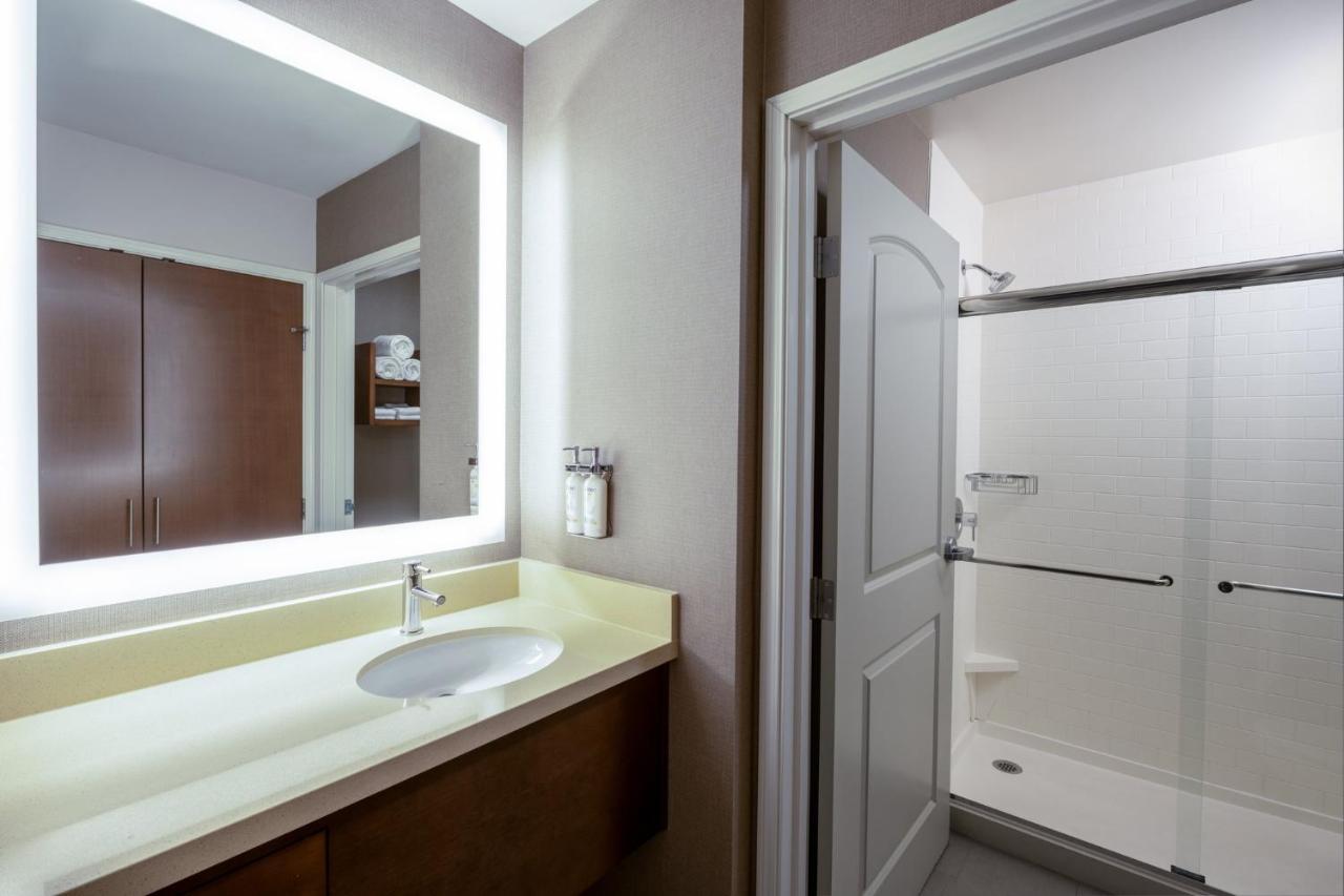 | Staybridge Suites Phoenix East - Gilbert, an IHG Hotel